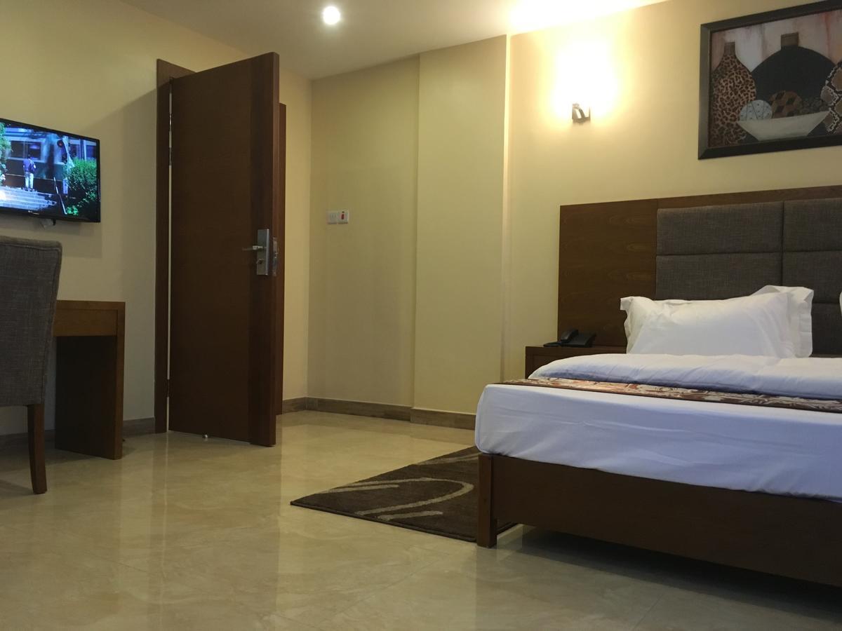 Imperial Hotel & Apartments Dar es Salaam Extérieur photo